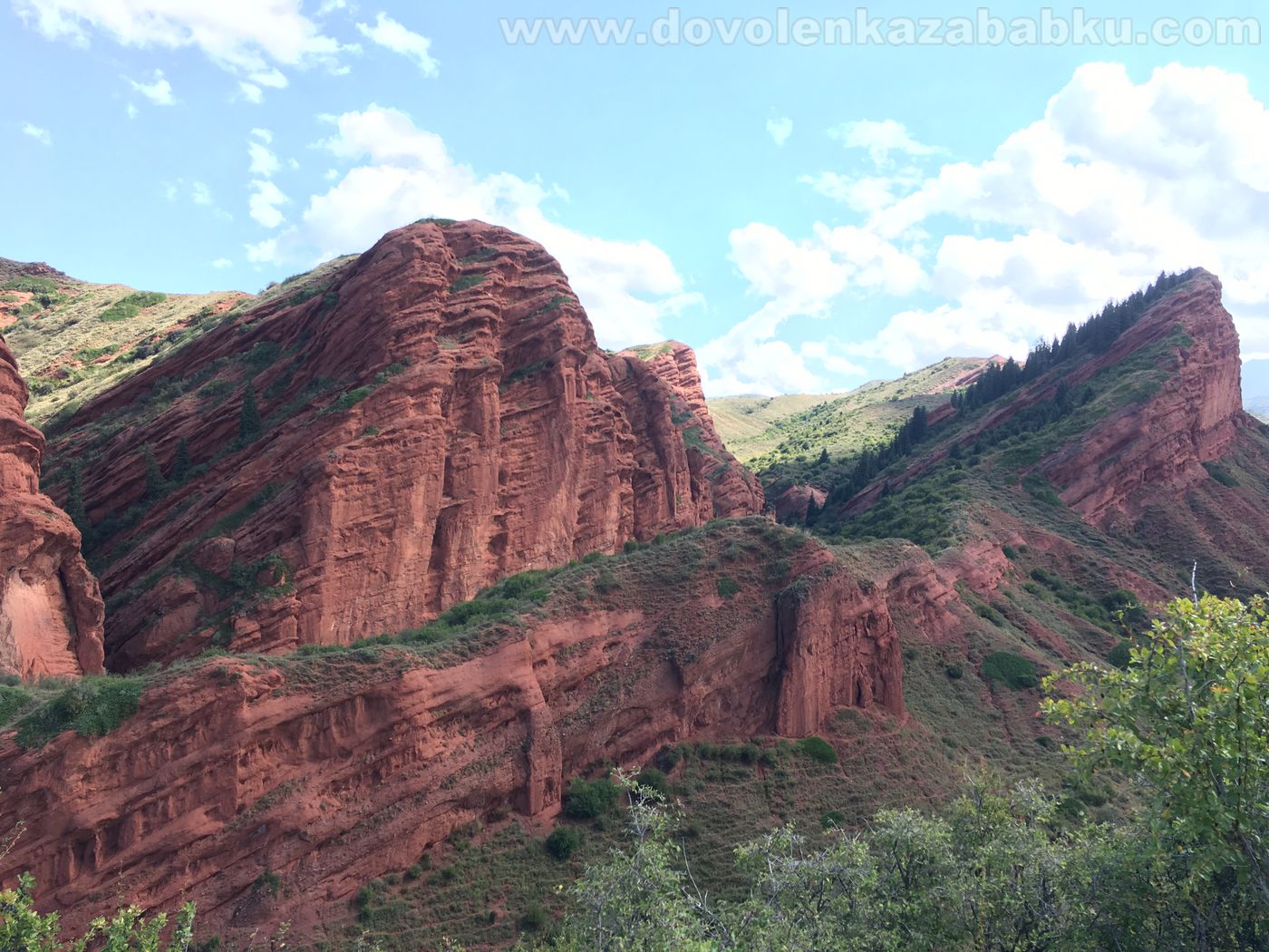 Jeti-Ögüz Rocks, legendárne skaly Kirgizska